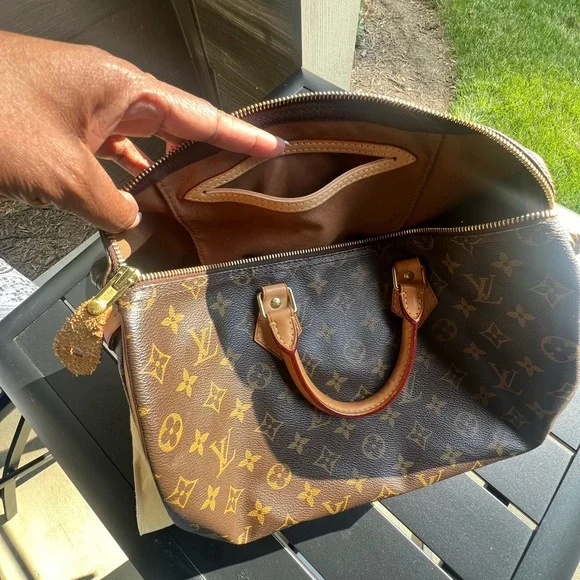 Louis Vuitton Monogram Brown Monogram Speedy 35..like new, dust bag and lock key - Picture 3 of 9